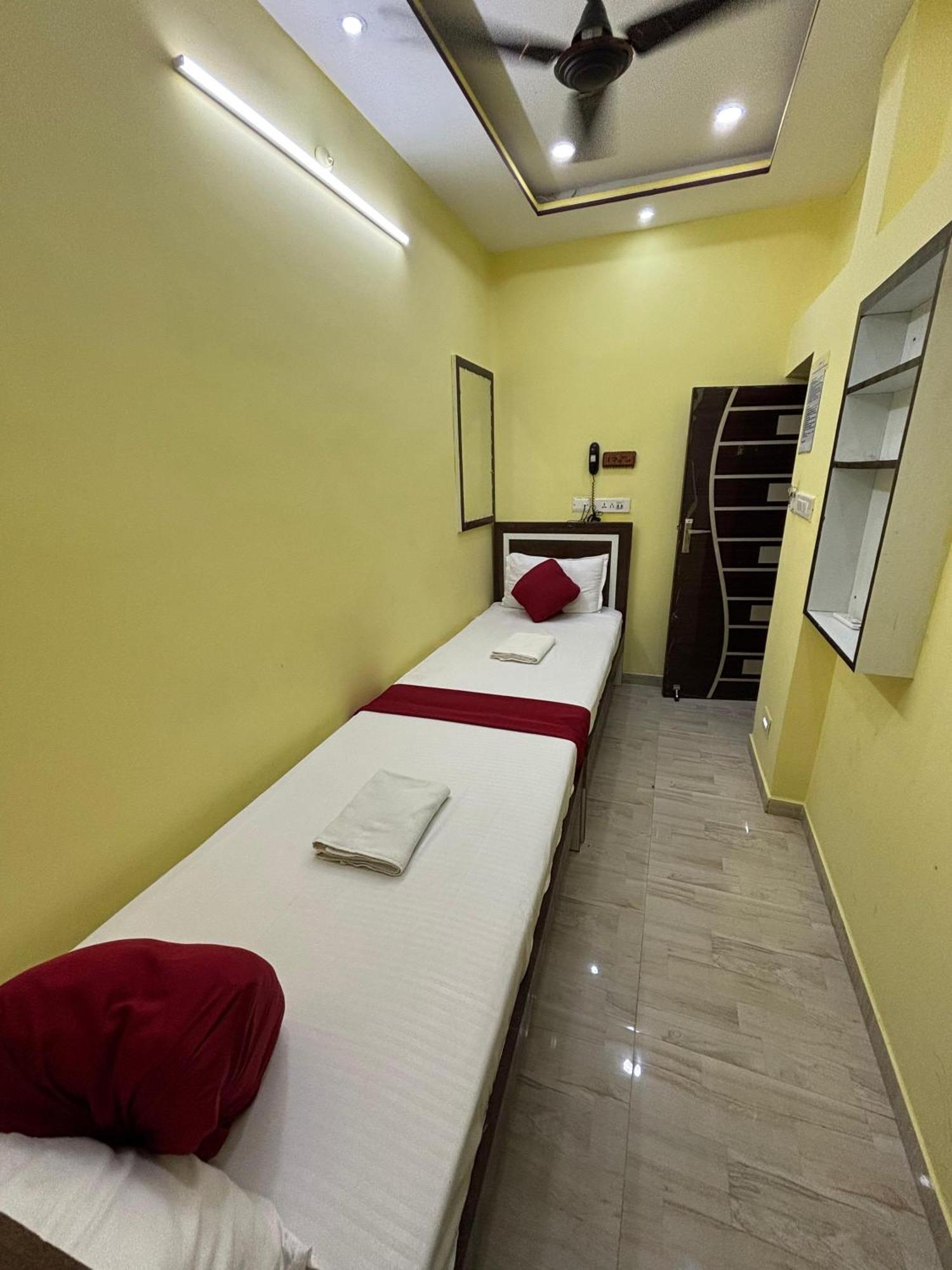 Hotel O Marquis Guest House Калькутта Экстерьер фото