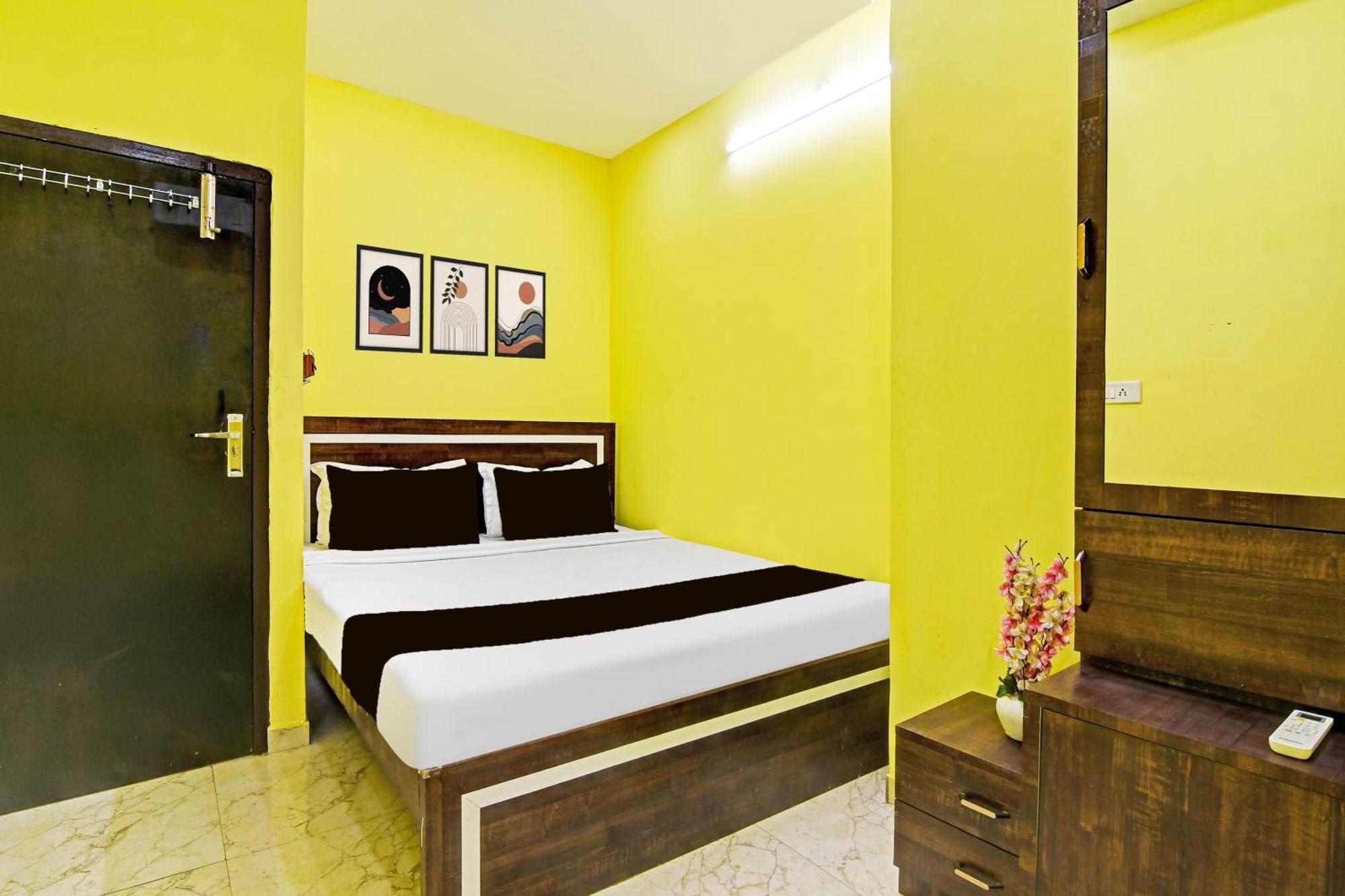 Hotel O Marquis Guest House Калькутта Экстерьер фото